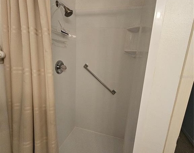 304 Grayston Place - Photo Thumbnail 23