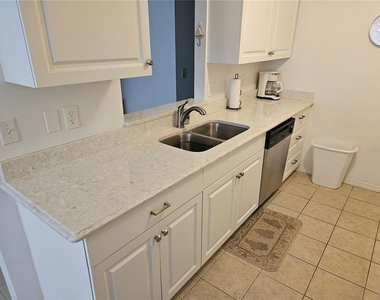 304 Grayston Place - Photo Thumbnail 13