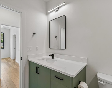 1305 Hilton Place - Photo Thumbnail 30