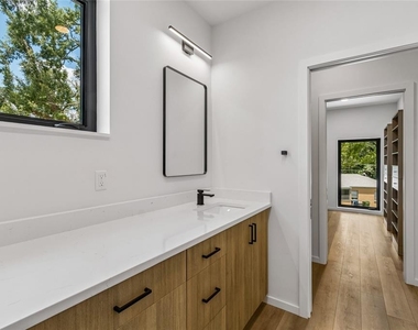1305 Hilton Place - Photo Thumbnail 23