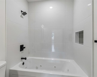 1305 Hilton Place - Photo Thumbnail 29