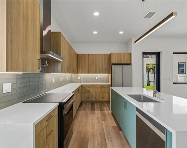 1305 Hilton Place - Photo Thumbnail 15