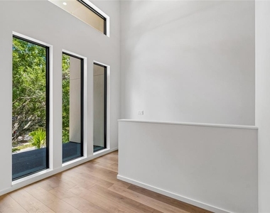 1305 Hilton Place - Photo Thumbnail 16