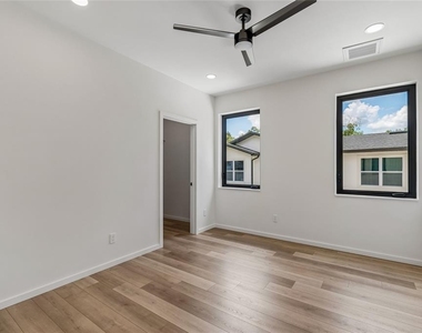 1305 Hilton Place - Photo Thumbnail 34
