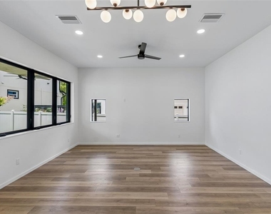 1305 Hilton Place - Photo Thumbnail 12