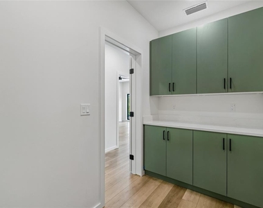 1305 Hilton Place - Photo Thumbnail 27