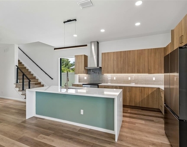 1305 Hilton Place - Photo Thumbnail 13