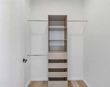 1305 Hilton Place - Photo Thumbnail 36