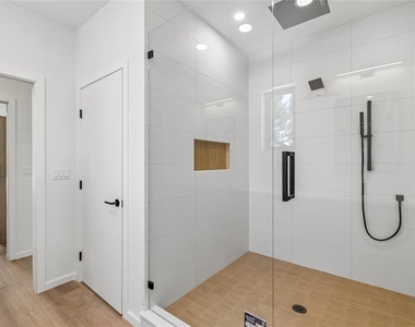 1305 Hilton Place - Photo Thumbnail 25