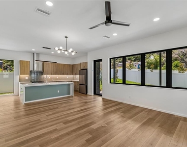 1305 Hilton Place - Photo Thumbnail 11