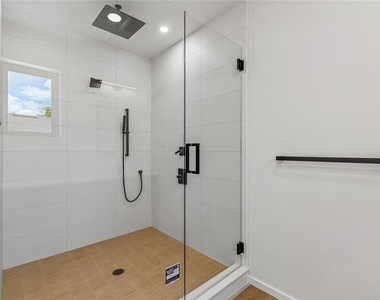 1305 Hilton Place - Photo Thumbnail 24