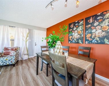2112 Hammock Pine Boulevard - Photo Thumbnail 6