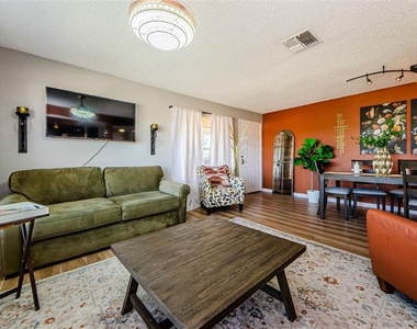 2112 Hammock Pine Boulevard - Photo Thumbnail 2