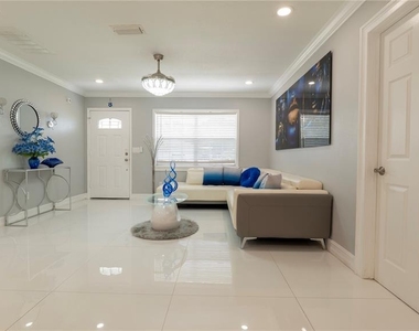 9446 Bayside Court - Photo Thumbnail 4