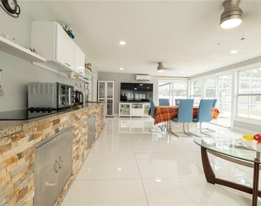 9446 Bayside Court - Photo Thumbnail 27