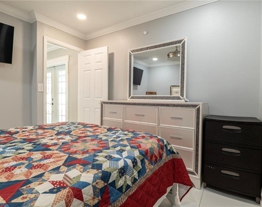 9446 Bayside Court - Photo Thumbnail 16