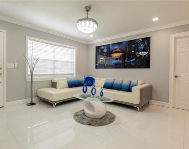 9446 Bayside Court - Photo Thumbnail 1