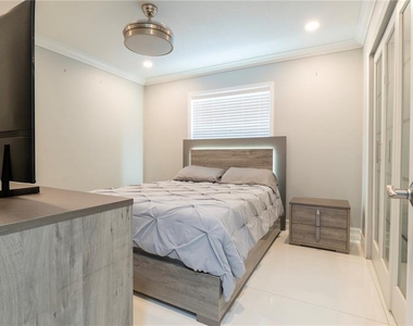 9446 Bayside Court - Photo Thumbnail 11