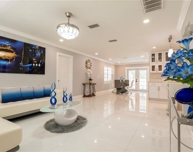 9446 Bayside Court - Photo Thumbnail 2