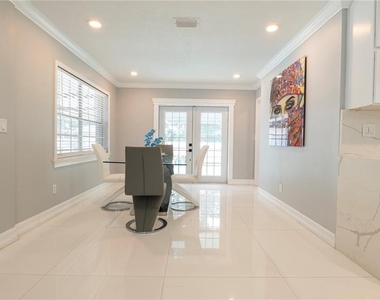 9446 Bayside Court - Photo Thumbnail 10