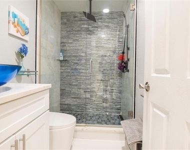 9446 Bayside Court - Photo Thumbnail 14