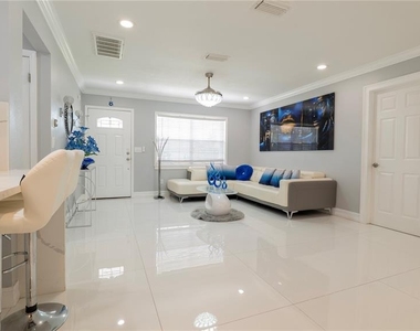 9446 Bayside Court - Photo Thumbnail 3