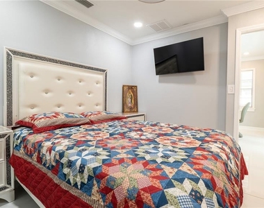 9446 Bayside Court - Photo Thumbnail 17