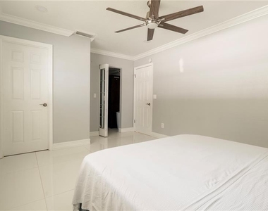 9446 Bayside Court - Photo Thumbnail 21