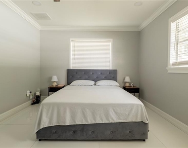 9446 Bayside Court - Photo Thumbnail 24
