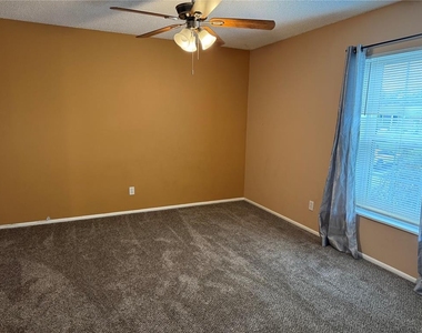 8542 10th Street N - Photo Thumbnail 11