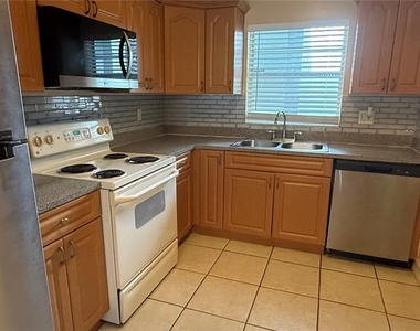 2830 Somerset Park Drive - Photo Thumbnail 4