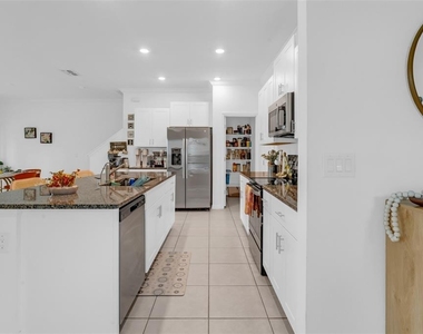 8866 Gallantree Place - Photo Thumbnail 7