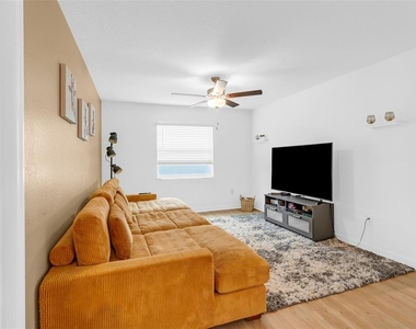 8866 Gallantree Place - Photo Thumbnail 18