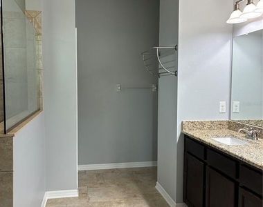2319 Nesslewood Dr - Photo Thumbnail 31