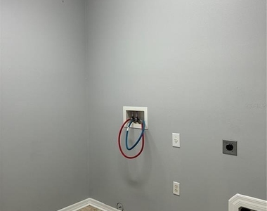 2319 Nesslewood Dr - Photo Thumbnail 17