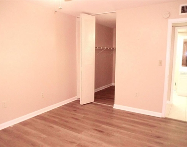 206 Andover Place N - Photo Thumbnail 11