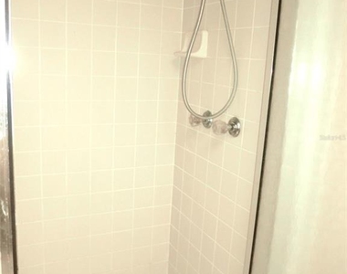 206 Andover Place N - Photo Thumbnail 9