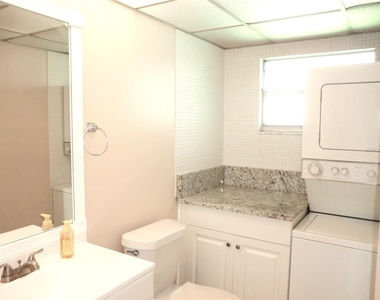 206 Andover Place N - Photo Thumbnail 7