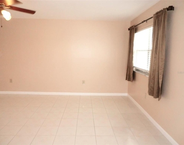 206 Andover Place N - Photo Thumbnail 2