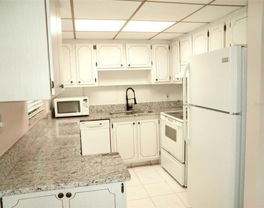 206 Andover Place N - Photo Thumbnail 6