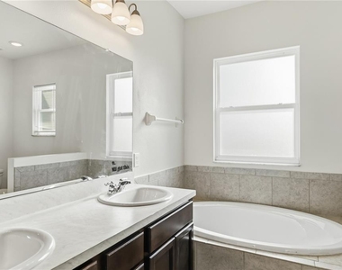 263 Bella Prestwick Blvd - Photo Thumbnail 15