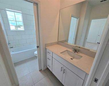 3258 Lapis Lake Drive - Photo Thumbnail 14