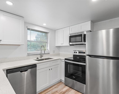 6262 Emerson Avenue S - Photo Thumbnail 5