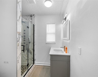 1221 E Court Street - Photo Thumbnail 16