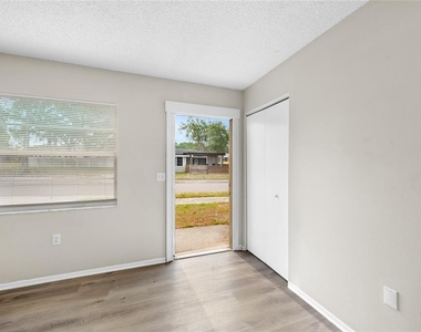 1221 E Court Street - Photo Thumbnail 5