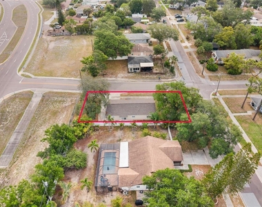 1221 E Court Street - Photo Thumbnail 2