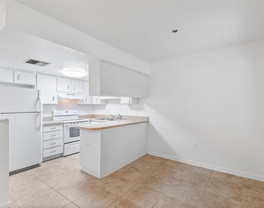 555 62nd Street S - Photo Thumbnail 3