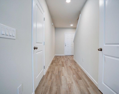 14839 Harvest Street - Photo Thumbnail 6