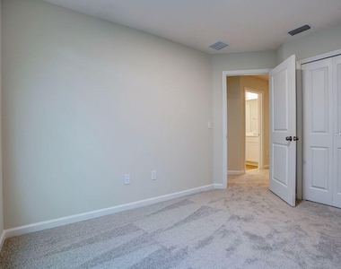 14839 Harvest Street - Photo Thumbnail 8