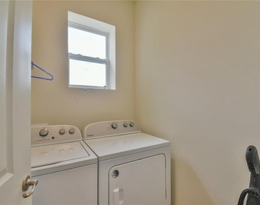 5553 Nw 40th Loop - Photo Thumbnail 21
